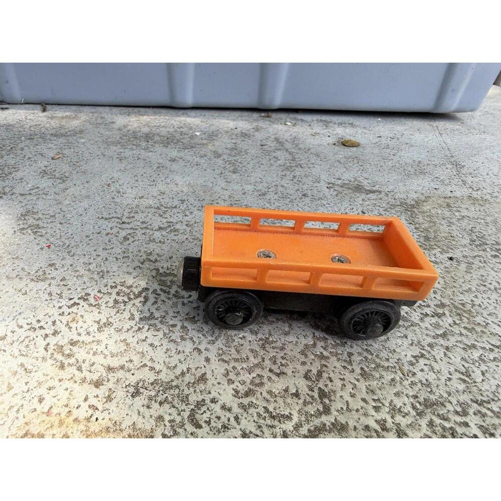 Thomas & Friends Wooden Railway Train  2001 Orange Cargo Car w/ Sodor Cargo